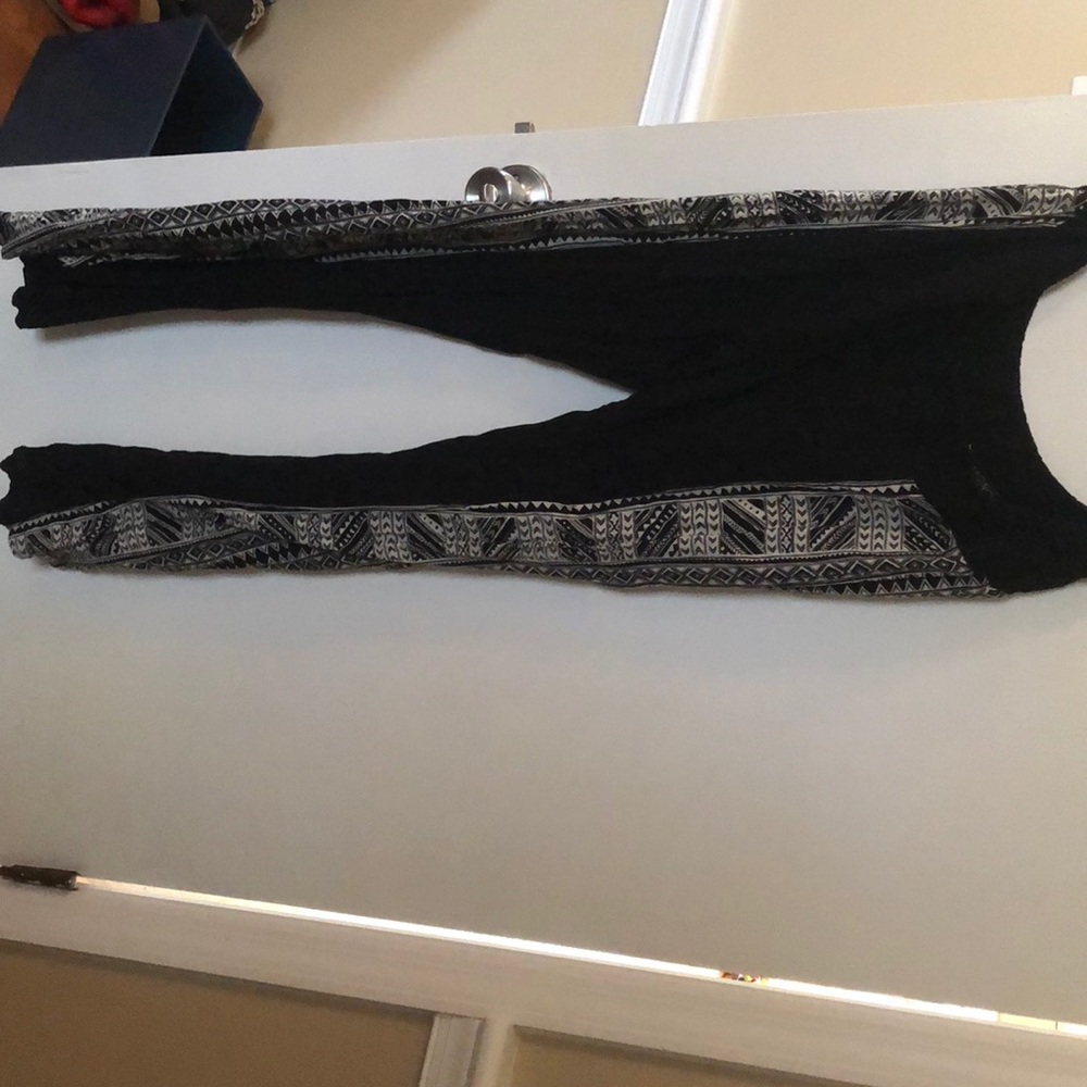 Light pants with tribal print sides